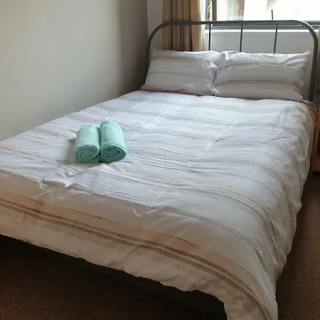 Double Bed Near City Centre *