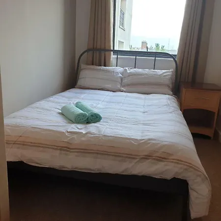 Double Bed Near City Centre *