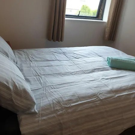 Apartment Double Bed Near City Centre *